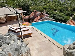 Lovely Holiday Home in Starigrad