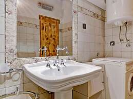 Lovely Holiday Home in Starigrad