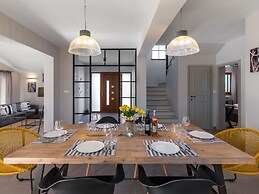 Gorgeous Villa With Pool and Terrace Surrounded by Nature