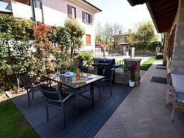 Luxurious Villa in Lombardy with Garden & Hot Tub