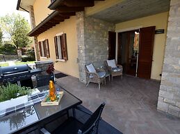 Luxurious Villa in Lombardy with Garden & Hot Tub