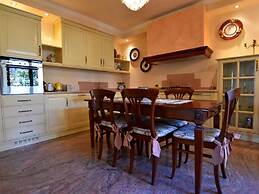 Luxurious Villa in Lombardy with Garden & Hot Tub