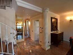 Luxurious Villa in Lombardy with Garden & Hot Tub