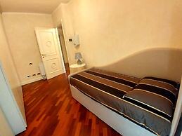 Luxurious Villa in Lombardy with Garden & Hot Tub