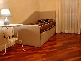 Luxurious Villa in Lombardy with Garden & Hot Tub