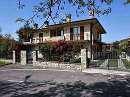 Luxurious Villa in Lombardy with Garden & Hot Tub