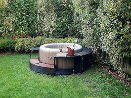 Luxurious Villa in Lombardy with Garden & Hot Tub