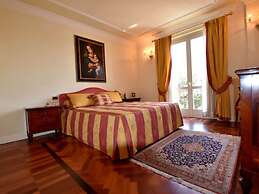 Luxurious Villa in Lombardy with Garden & Hot Tub