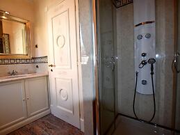 Luxurious Villa in Lombardy with Garden & Hot Tub