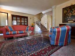 Luxurious Villa in Lombardy with Garden & Hot Tub