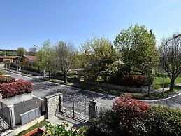 Luxurious Villa in Lombardy with Garden & Hot Tub