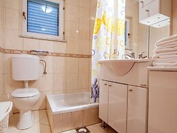 Private Estate With 2 Infinity Pools