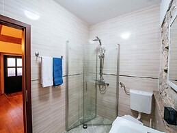 Private Estate With 2 Infinity Pools