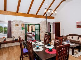 Private Estate With 2 Infinity Pools