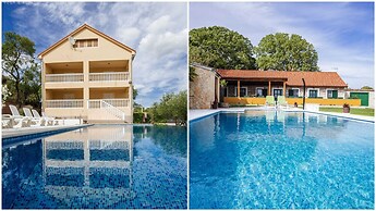 Private Estate With 2 Infinity Pools