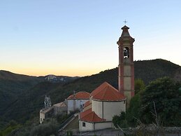 Belvilla by OYO Cozy Holiday Home With Pool