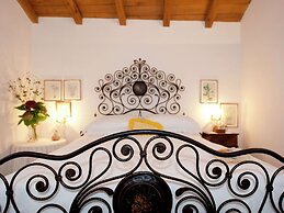 Belvilla by OYO Cozy Holiday Home With Pool