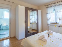 Beautiful Villa in Lisicic With Private Pool