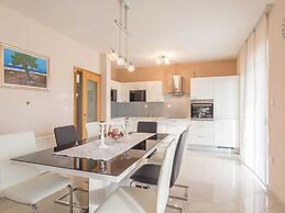 Beautiful Villa in Lisicic With Private Pool