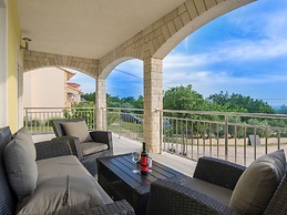 Beautiful Villa in Lisicic With Private Pool