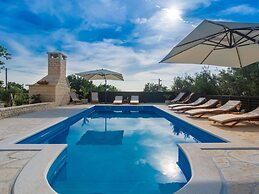 Beautiful Villa in Lisicic With Private Pool