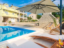 Beautiful Villa in Lisicic With Private Pool