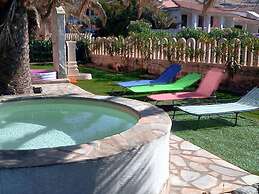 Residence With Pool, Near the Beach and Coastal Town of La Ciacca