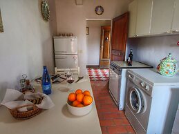 Cozy Farmhouse with Swimming Pool in Le Tolfe near Florence