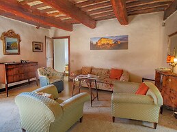 Cozy Farmhouse with Swimming Pool in Le Tolfe near Florence
