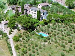 Cozy Farmhouse with Swimming Pool in Le Tolfe near Florence