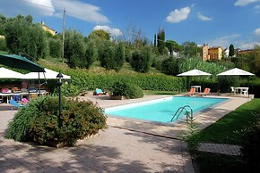 Sunlit Home With Pool
