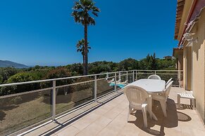Spacious Villa With Pool