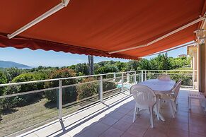 Spacious Villa With Pool