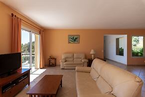 Spacious Villa With Pool