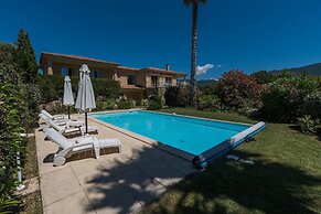 Spacious Villa With Pool