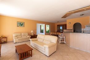 Spacious Villa With Pool