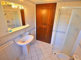 Flat With Swimming Pool and air Conditioning