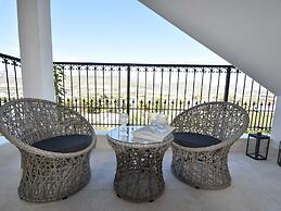 Spacious and Comfortable Apartment, Outside the Historical Centre of S