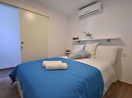 Spacious and Comfortable Apartment, Outside the Historical Centre of S