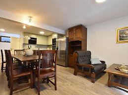 Spacious and Comfortable Apartment, Outside the Historical Centre of S