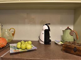 Spacious and Comfortable Apartment, Outside the Historical Centre of S