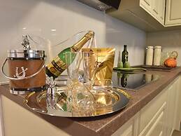 Spacious and Comfortable Apartment, Outside the Historical Centre of S