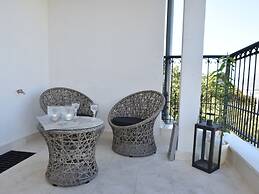 Spacious and Comfortable Apartment, Outside the Historical Centre of S