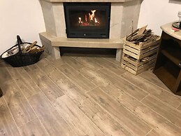 Spacious and Comfortable Apartment, Outside the Historical Centre of S