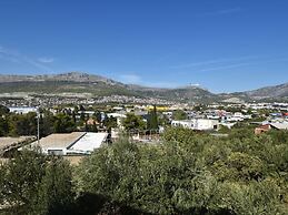 Spacious and Comfortable Apartment, Outside the Historical Centre of S