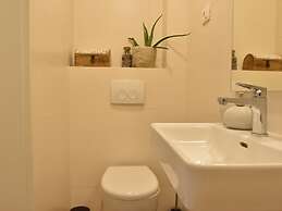 Spacious and Comfortable Apartment, Outside the Historical Centre of S