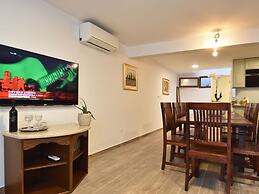 Spacious and Comfortable Apartment, Outside the Historical Centre of S