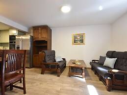 Spacious and Comfortable Apartment, Outside the Historical Centre of S