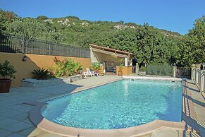 Villa in Ledenon With Private Pool
