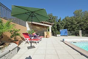 Villa in Ledenon With Private Pool